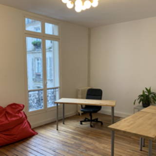 Bureau privé 22 m² 5 postes Location bureau Rue d'Amsterdam Paris 75008 - photo 1